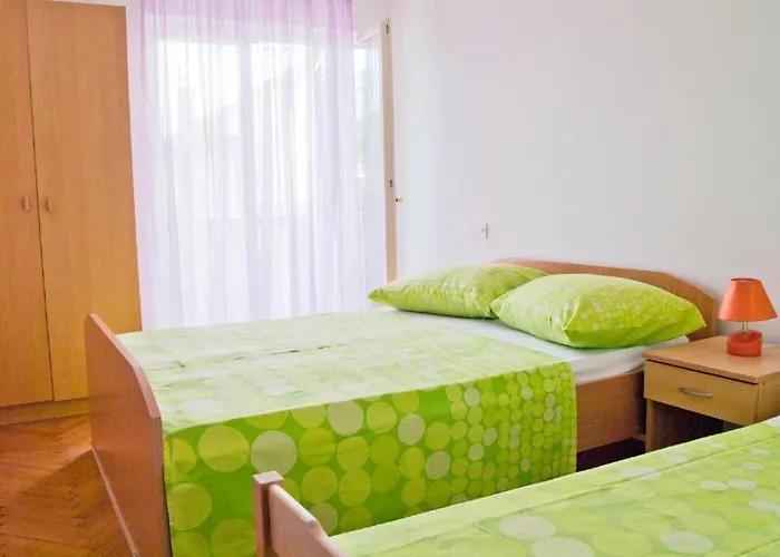 Leo2 Lägenhet Podstrana